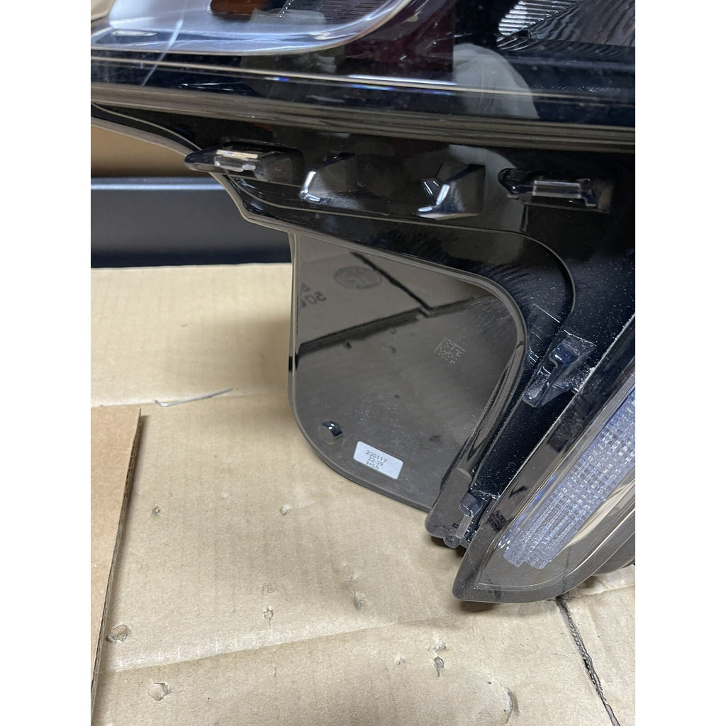 2016-2018 Cadillac CT6 LH Driver Headlight w/o Intelli-Beam OEM New 84710891