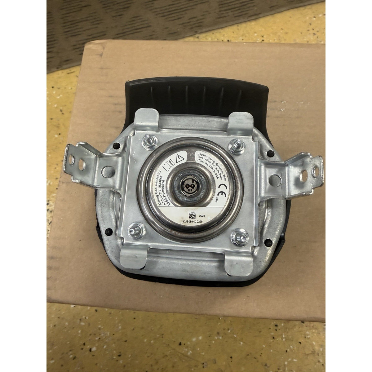 2025-2027 CHEVROLET TAHOE SUBURBAN DRIVER WHEEL AIRBAG (W/1 PLUG) BLACK OEM #B13