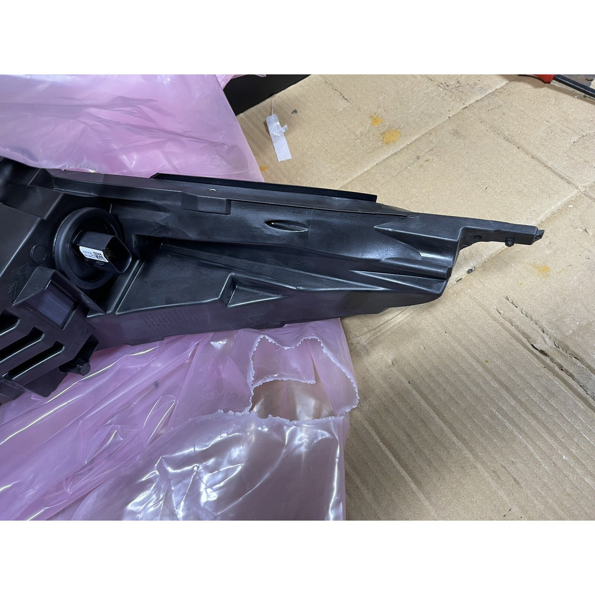 2016-2018 Cadillac CT6 RH Passenger w/Intelli-Beam Headlight OEM New 84710898