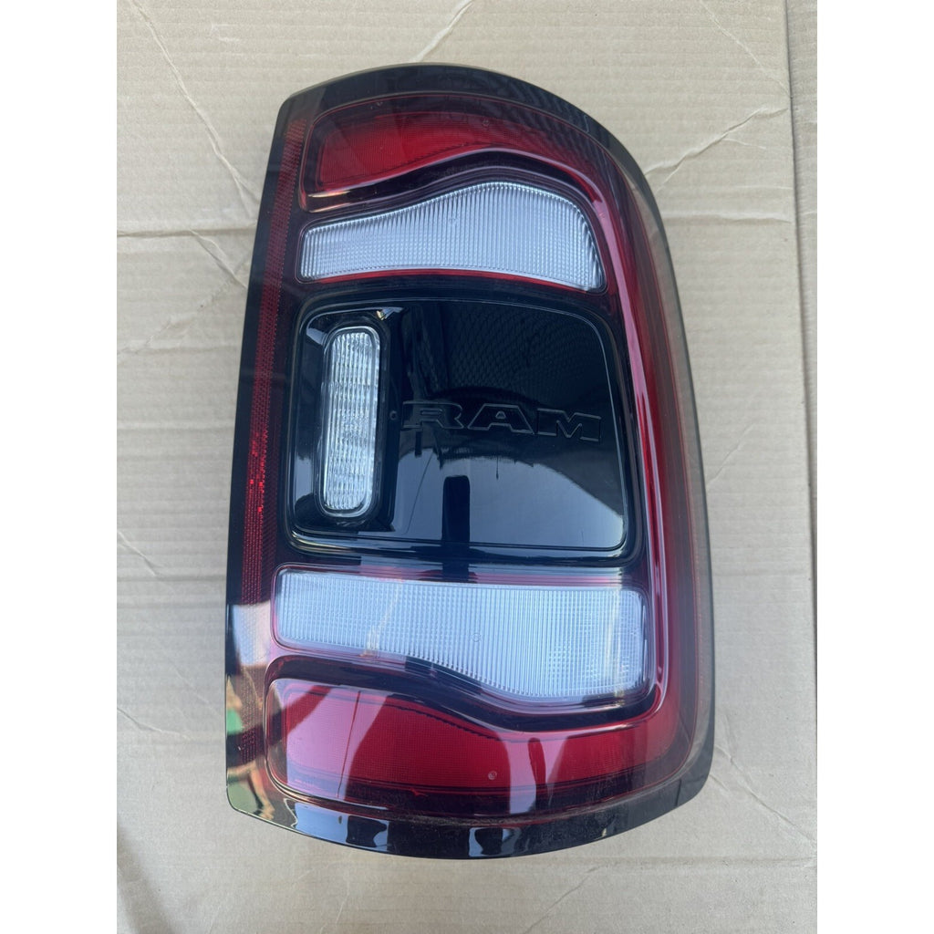2019-2024 Dodge Ram 2500 3500 RH Passenger Tail Lamp w/ Blind Spot OEM NEW 68639090AB