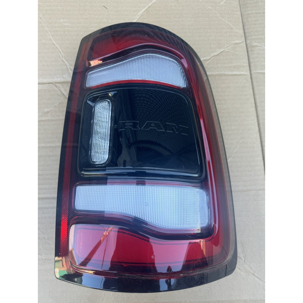 2019-2024 Dodge Ram 2500 3500 RH Passenger Tail Lamp w/ Blind Spot OEM NEW 68639090AB