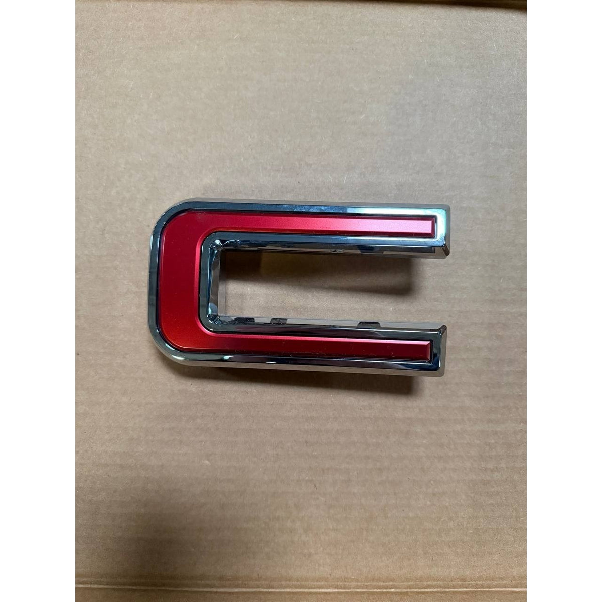2019-2026 GMC Sierra 1500 2500HD 3500HD Canyon Front Grille "C" Emblem Nameplate OEM NEW 84237678