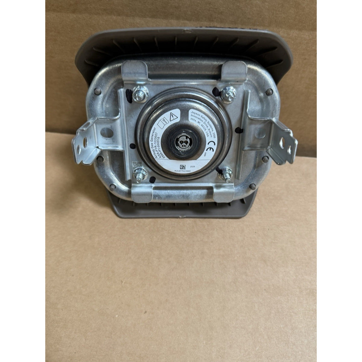 2023-2027 GMC Canyon Driver Wheel Airbag 1 Plug OEM 86297961