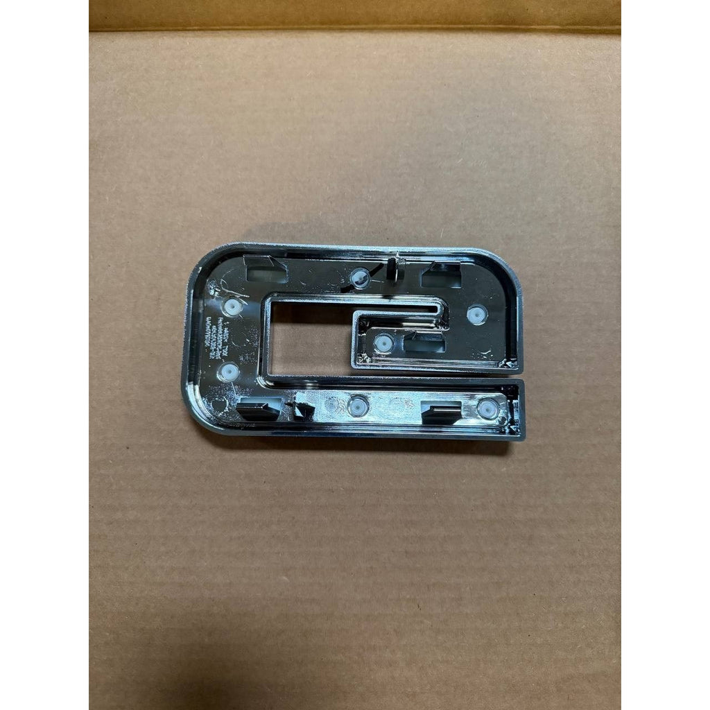 2021-2025 GMC Yukon Front Grille Emblem "G" OEM New | 84237676
