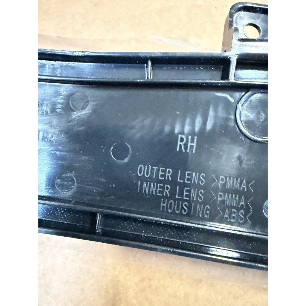 2020 - 2025 Cadillac XT6 Rear Bumper Signal Passenger Right RH OEM NEW 84776400