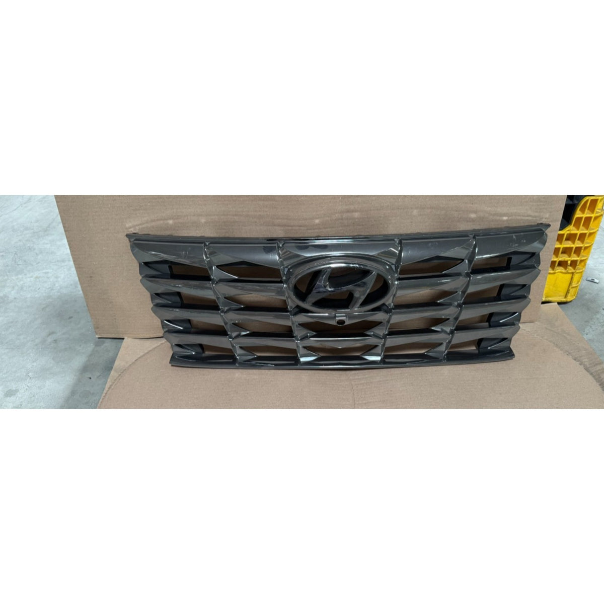 2021 2022 2023 HYUNDAI TUCSON FRONT UPPER GRILLE W/Camera Hole OEM 86351-N9110