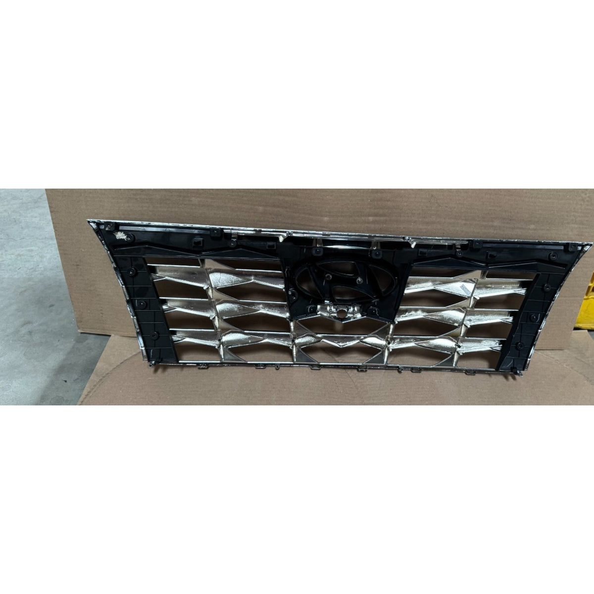 2021 2022 2023 HYUNDAI TUCSON FRONT UPPER GRILLE W/Camera Hole OEM 86351-N9110