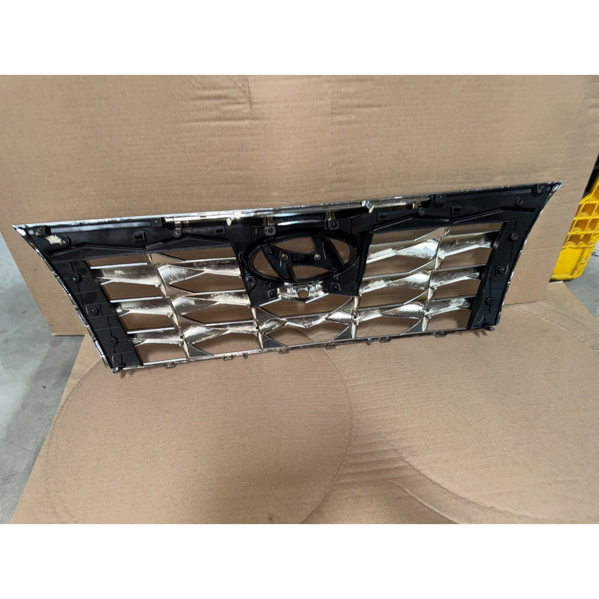 2021 2022 2023 HYUNDAI TUCSON FRONT UPPER GRILLE W/Camera Hole OEM 86351-N9110