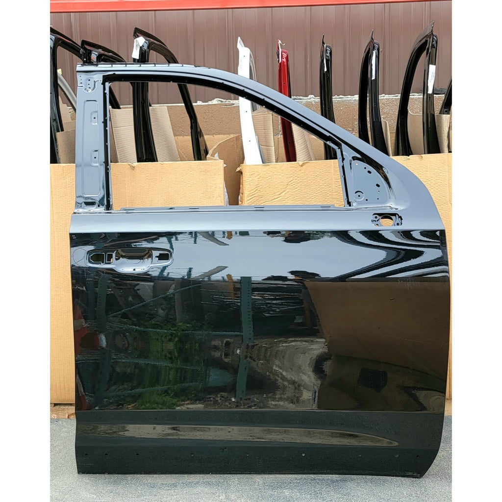 2021-2024 GMC Yukon Yukon XL Front Right Door Shell With Body Side Molding 85841904 OEM Take-Off