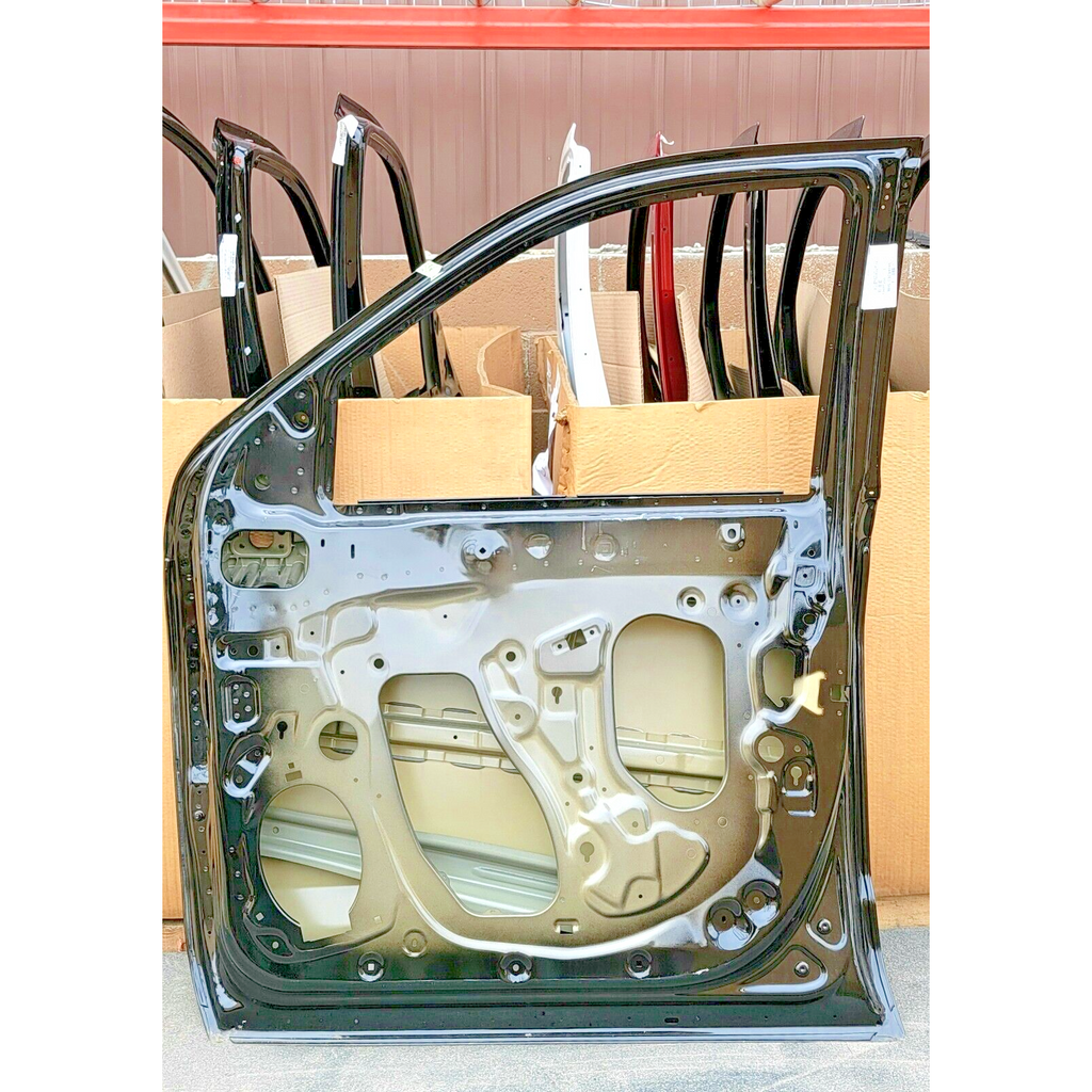 2021-2024 GMC Yukon Yukon XL Front Right Door Shell With Body Side Molding 85841904 OEM Take-Off