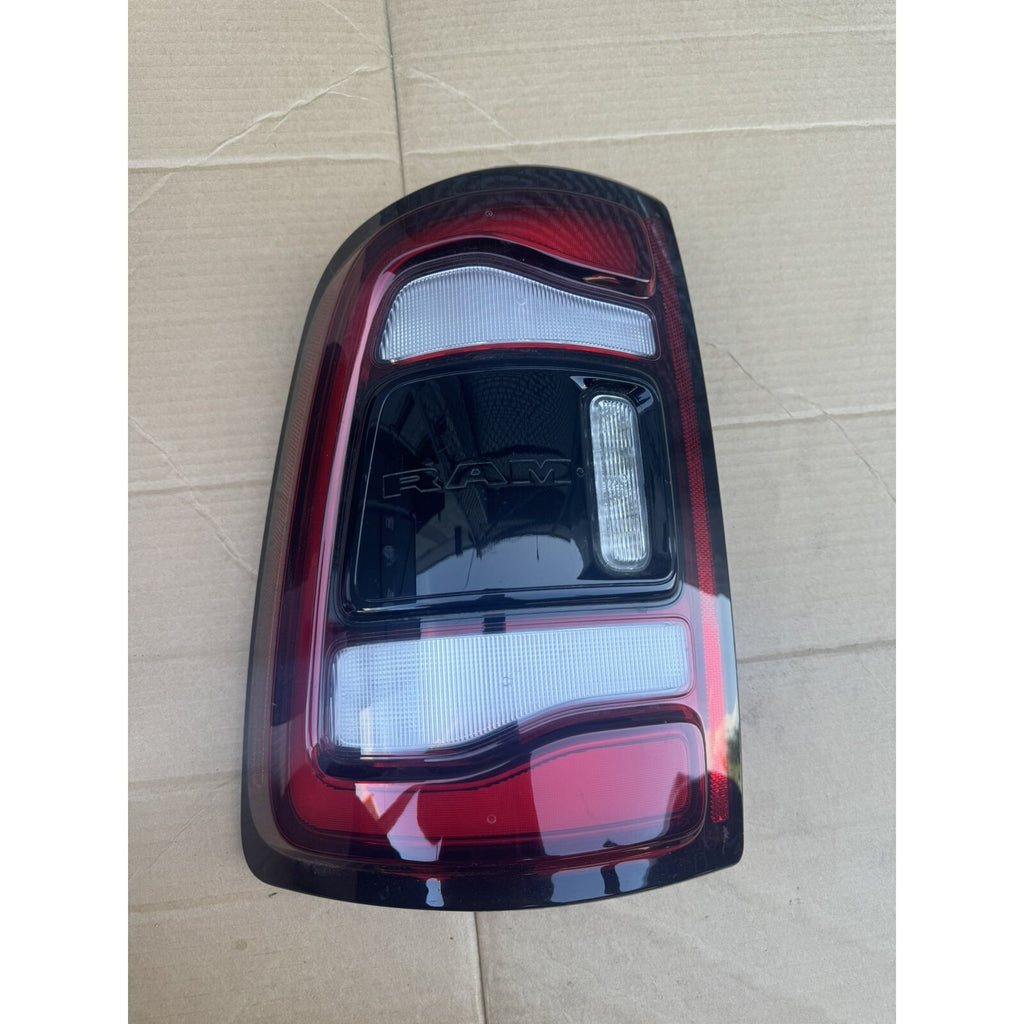 2019-2024 Dodge Ram 2500 3500 LH Driver Side Tail Lamp w/ Blind Spot OEM NEW 68639091AB