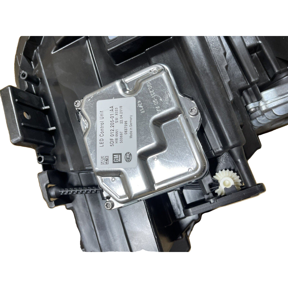2016-2018 Cadillac CT6 LH Driver w/Intelli-Beam Headlight OEM New 84710893