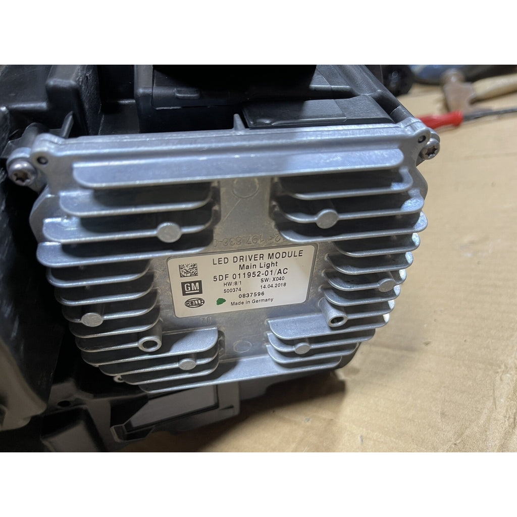2016-2018 Cadillac CT6 LH Driver w/Intelli-Beam Headlight OEM New 84710893