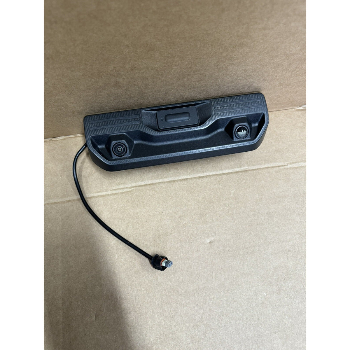 2020-2023 Chevrolet Silverado Tailgate Latch Handle with Camera OEM NEW 86789899