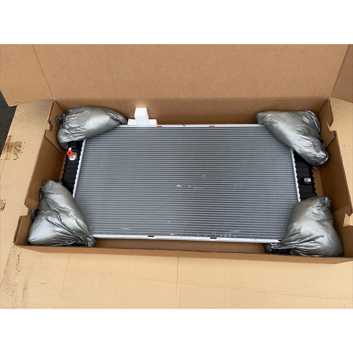 2019-2026 Chevy Silverado & GMC Sierra 1500 5.3L 6.2L Engine Radiator OEM NEW 85575814